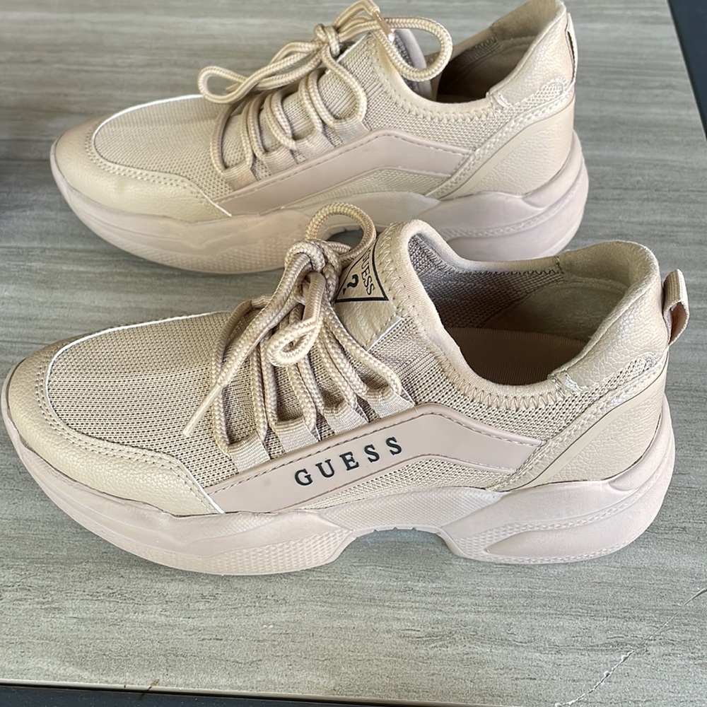 Guess - Picture 2 of 3
